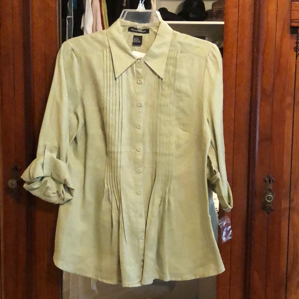 100% linen shirt- pale green with great details